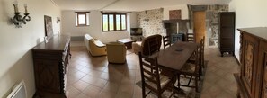 Casa, baño privado, vistas a la montaña | Salón