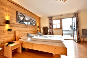 Gallery Double Room | Hypo-allergenic bedding, memory-foam beds, in-room safe, free WiFi - Seehotel Hartung (Fuessen)