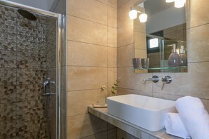 Shower, hair dryer, towels, soap - Casa De' Fiori Kefalonia★Studio 2 (Σκάλα)