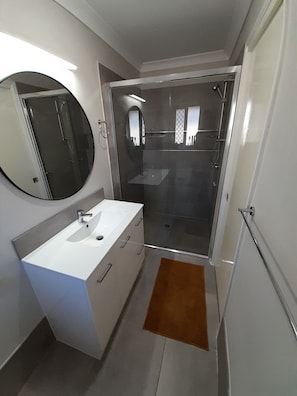 Bathtub