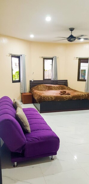 4 Schlafzimmer, Zimmersafe, Schreibtisch, kostenloses WLAN