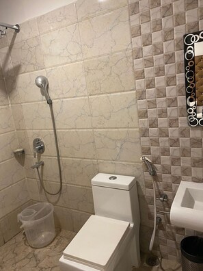 Bathroom - Milestone Hotel & Resort (New Delhi)