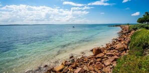 On the beach - Stay 3/Pay2 nights (T&C’s) 'Dolphin Shores' *1SUPs+3Kayaks* WATERFRONT (Corlette)