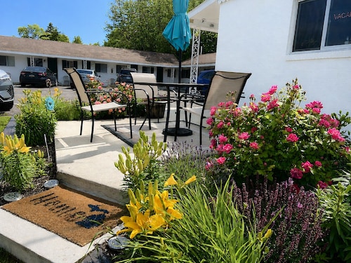 Cedars Motel