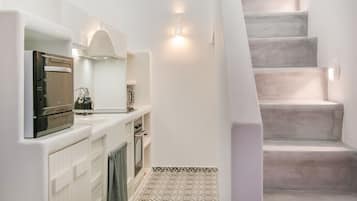 Suite, Private Pool | Private kitchen | Microwave, stovetop, electric kettle, toaster