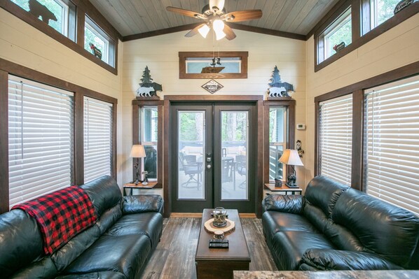 Interior - Jenny's Retreat at The Retreat at Deer Lick Falls (Monteagle)