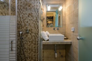 Shower, hair dryer, towels, soap - Casa De' Fiori Kefalonia★Couple’s Getaway (Σκάλα)