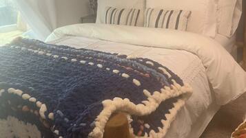 1 slaapkamer, een strijkplank/strijkijzer, wifi, beddengoed