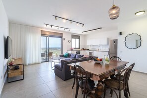 Living area - Alloro First Line To The Beach (Nahariya)