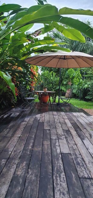 Outdoor dining - Coopers Rest Too  (Coconut Grove)