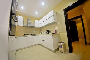 Private kitchen - SLEEKHOUSE , a townhouse with a lake view (Lekki)