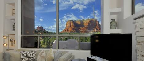 Smart TV, fireplace, stereo