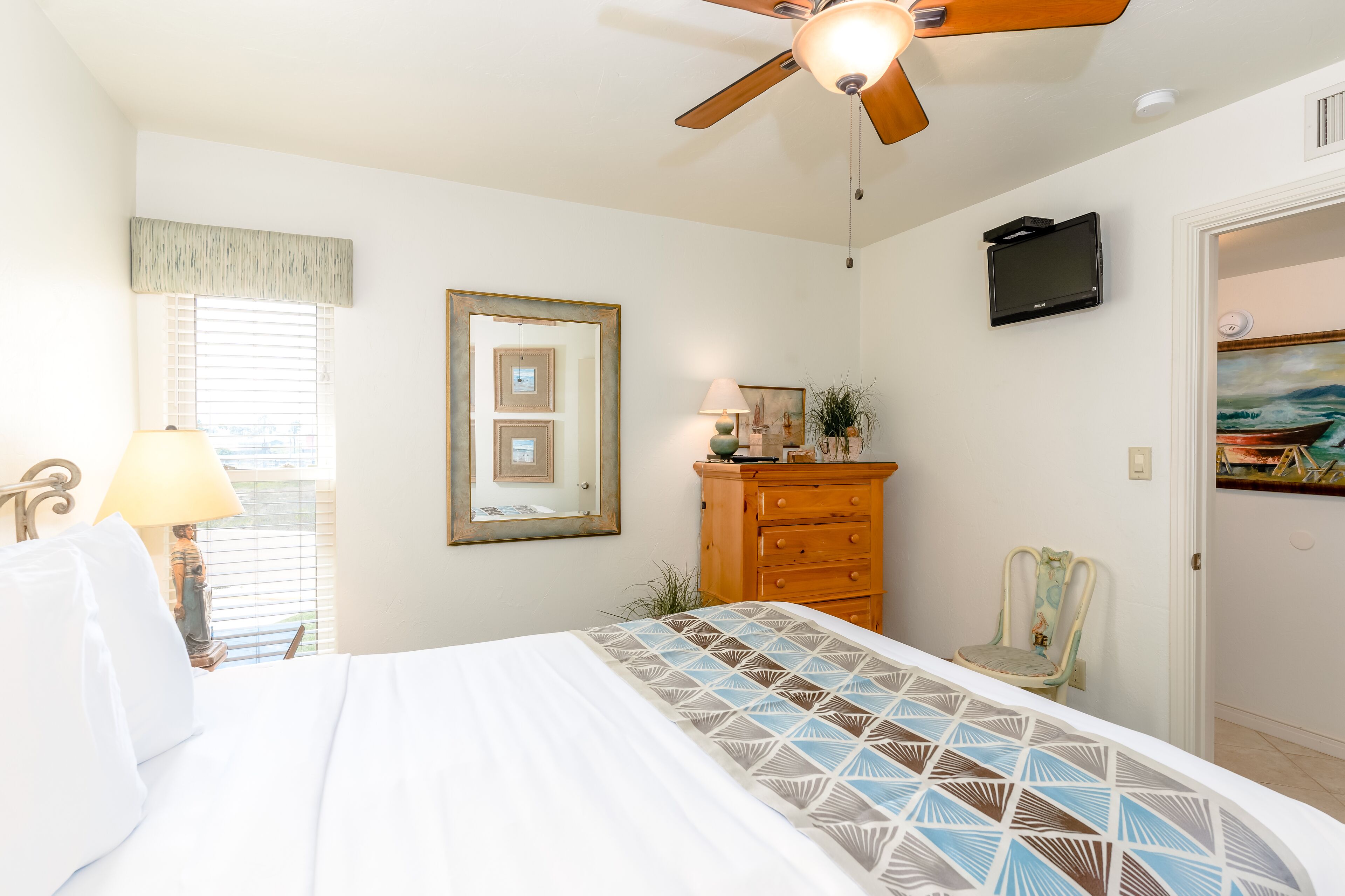 2 bedrooms, iron/ironing board, internet, bed sheets