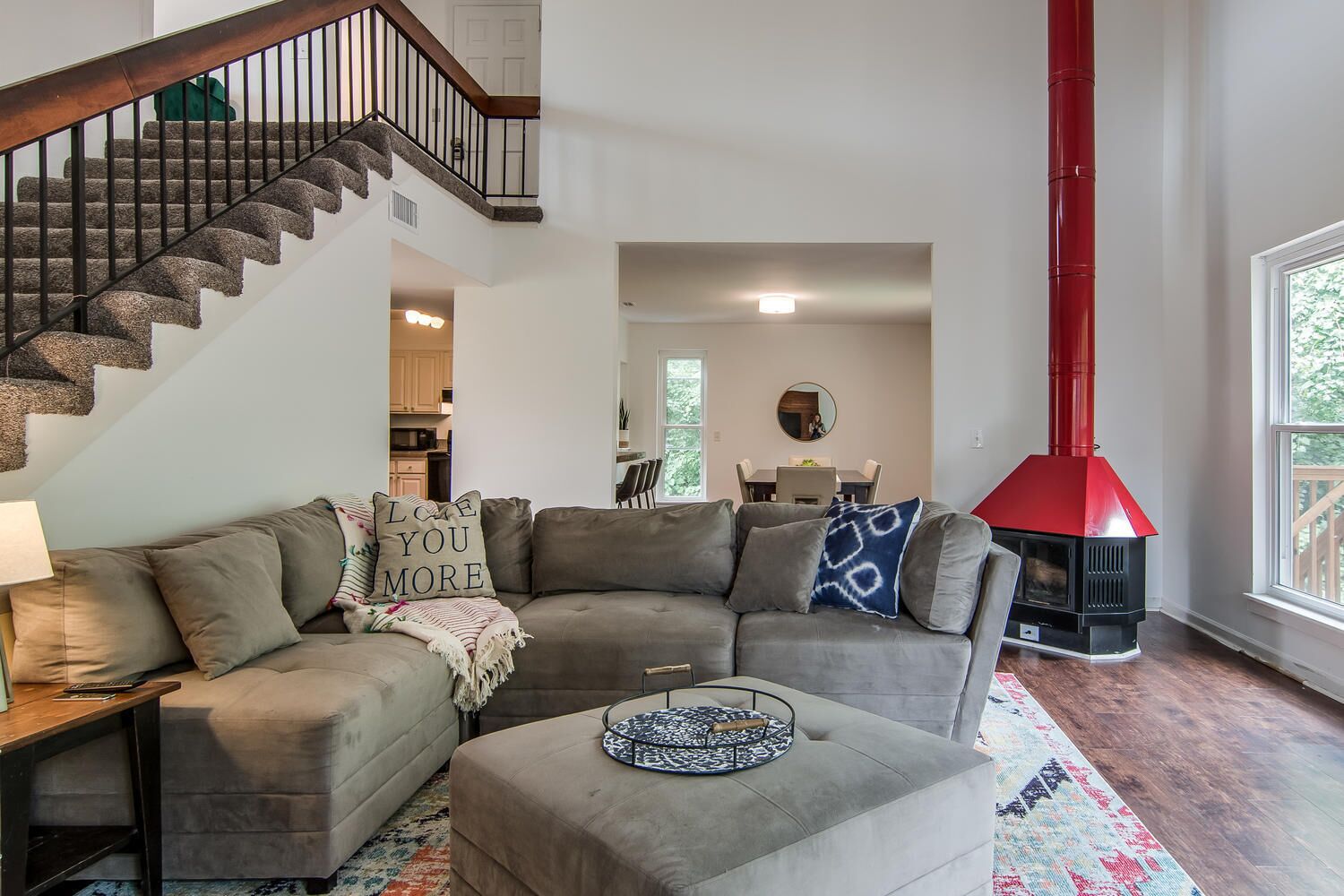The Honeysuckle - Cozy Home Just 7 Minutes from Downtown