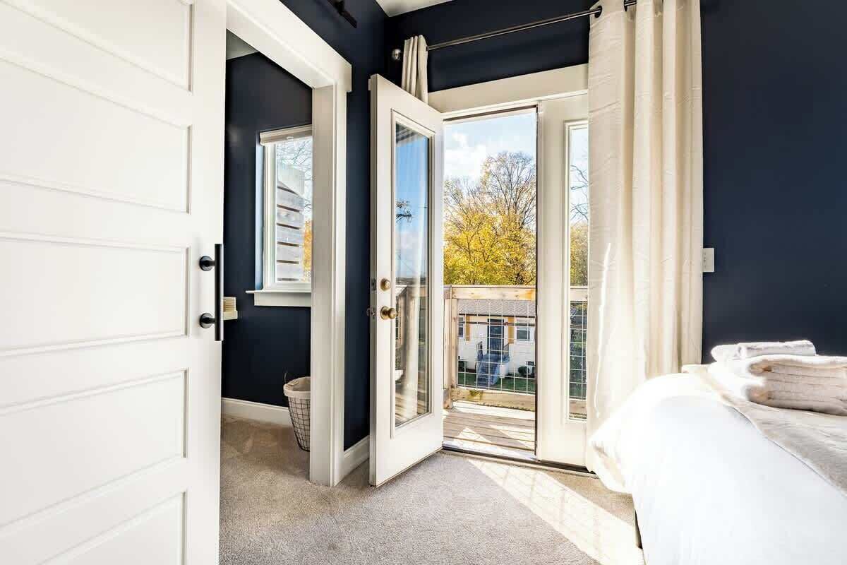 20 bedrooms, iron/ironing board, free WiFi, bed sheets