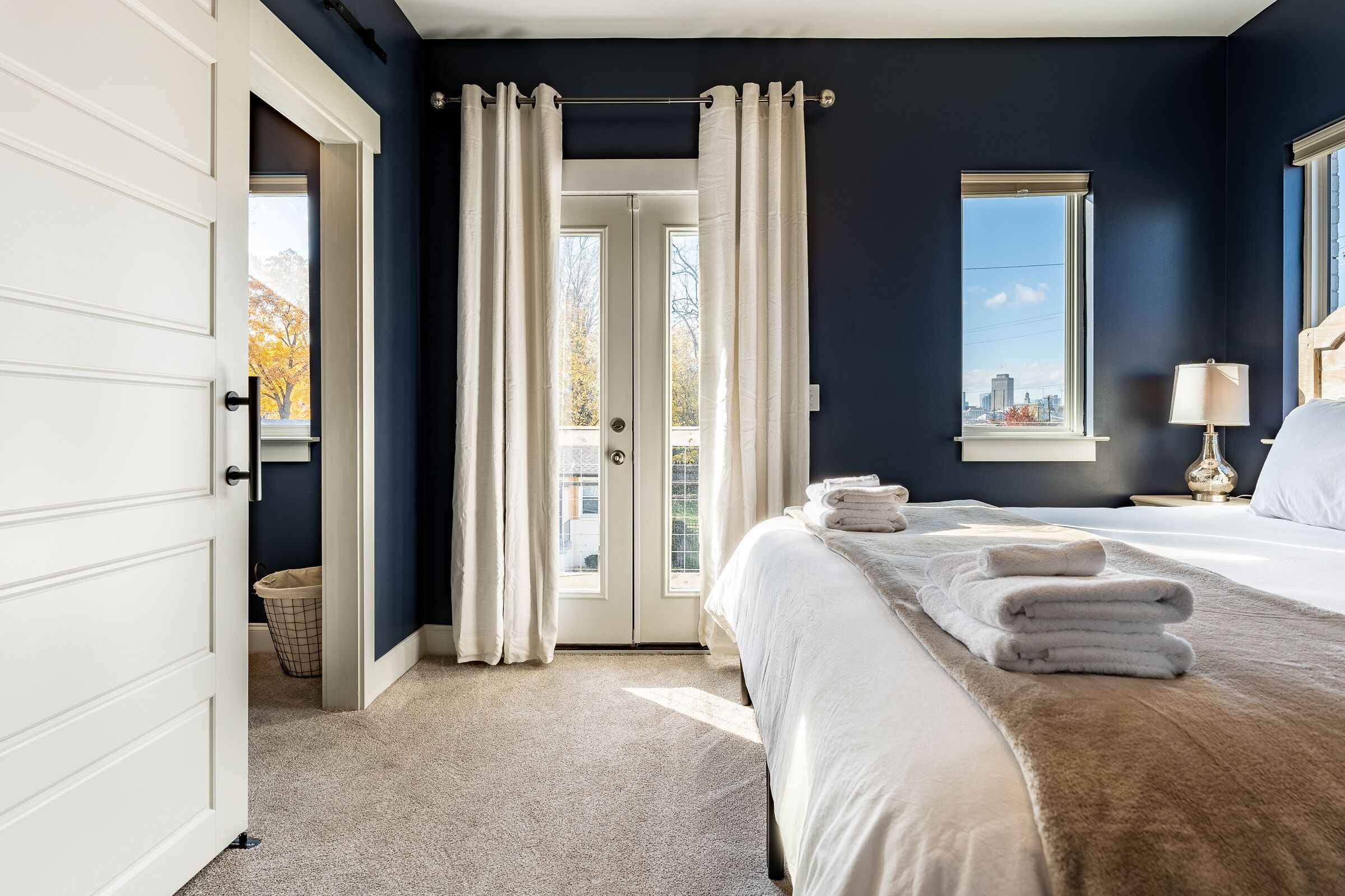 4 عدّة غرف نوم ومكتب ومكواة/لوح كي وواي فاي مجانًا