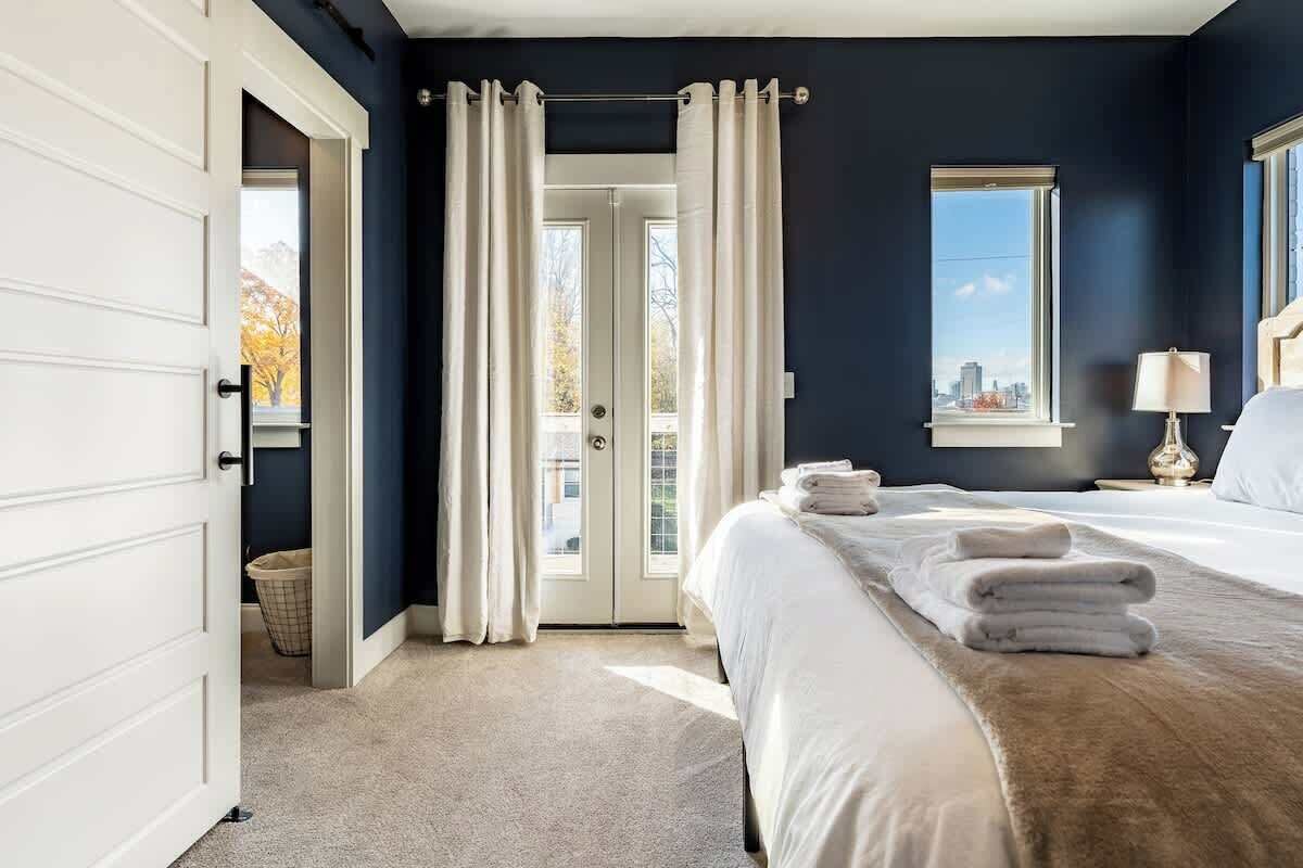 4 bedrooms, desk, iron/ironing board, free WiFi