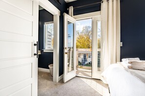 4 habitaciones, escritorio, tabla de planchar con plancha y wifi gratis 