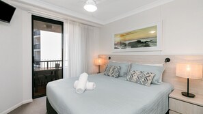 1 bedroom, iron/ironing board, bed sheets - Calypso Plaza Resort Unit 306 Beachfront location in central Coolangatta with ocean glimpses (Coolangatta)