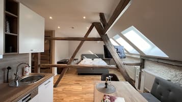 1,5 Zimmer Loft Bergblick & Marktblik | Wohnbereich | Flachbildfernseher