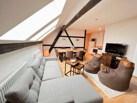 3 Zimmer Chalet Maisonette Bergblick/Marktblick | Living area | Flat-screen TV