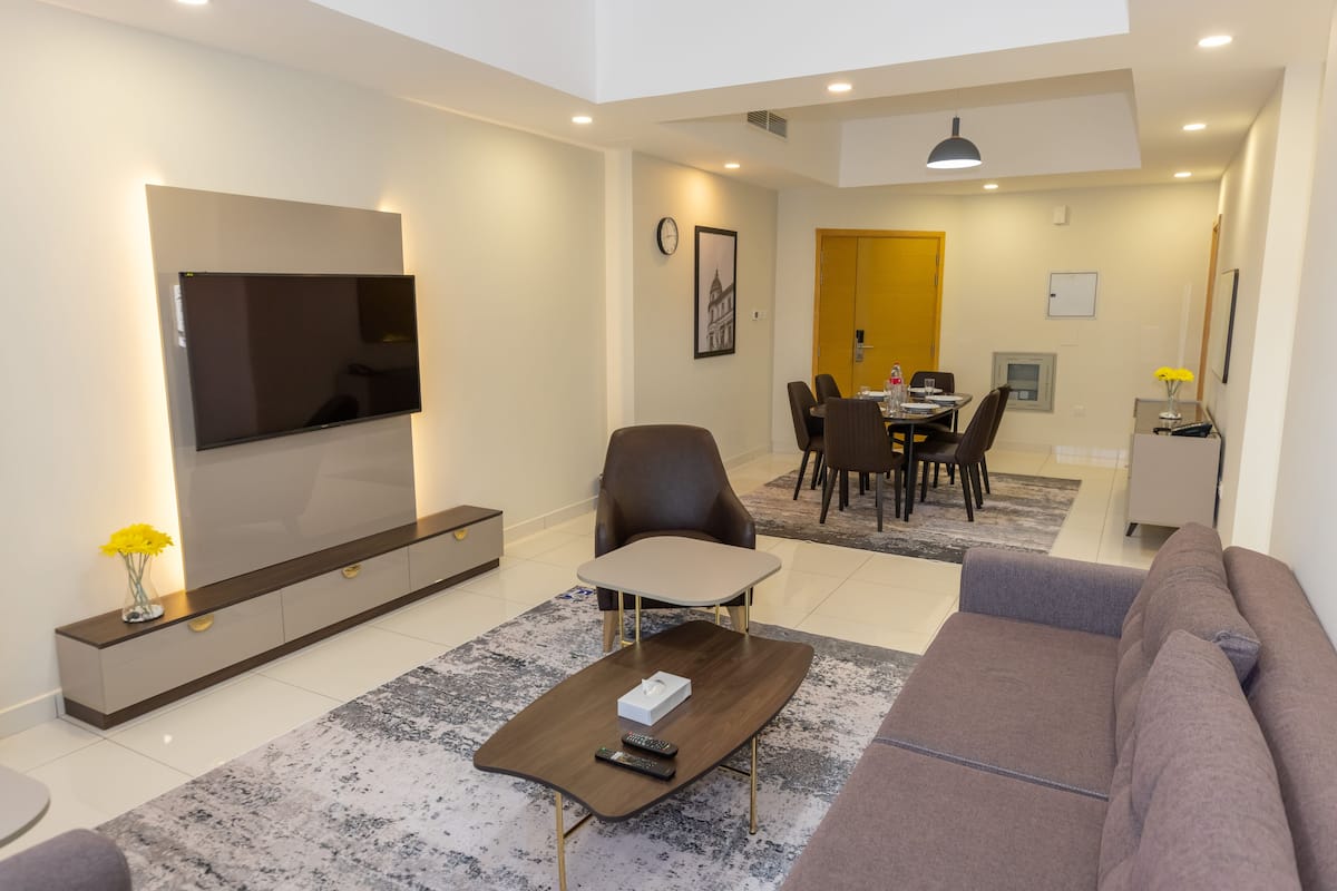 Premier Apartment, 2 Bedrooms | 1 bedroom, in-room safe, desk, soundproofing