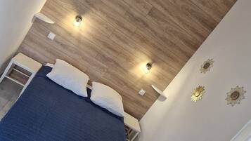 2 chambres, coffres-forts dans les chambres, fer et planche Ă repasser