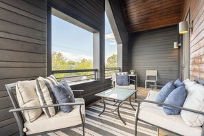 Property grounds - The Onyx Opal - Balcony & Chef's Kitchen (Nashville)