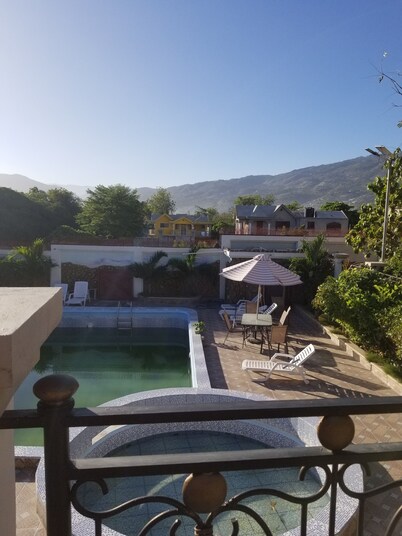 Nice neighborhood is 20 minutes from the airport