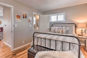 2 Schlafzimmer, Schreibtisch, Bügeleisen/Bügelbrett