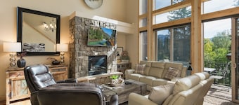 Largest Alpenglow Townhome - Hot Tub - Views - Steps to the slopes