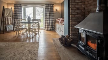 Casa exclusiva | Área de estar | TV 33 polegadas com canais digitais