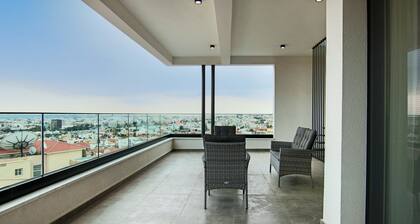 Phaedrus Living: Sea View Anna Residence 301
