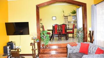 Smart TV, books, stereo