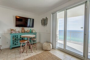 Dining - 1 Bedroom in Twin Palms Resort - Updated, Book this amazing unit now! (Panama City Beach)