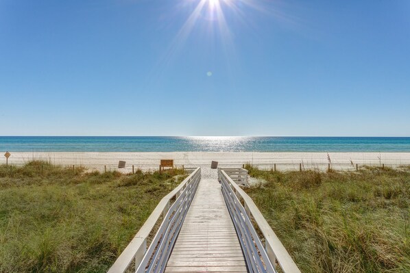 On the beach - 1 Bedroom in Twin Palms Resort - Updated, Book this amazing unit now! (Panama City Beach)
