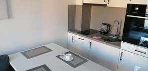 Kühlschrank, Ofen, Herdplatte, Geschirrspüler