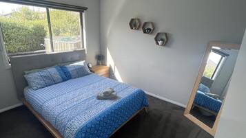 4 Schlafzimmer, Schreibtisch, Bügeleisen/Bügelbrett, kostenloses WLAN