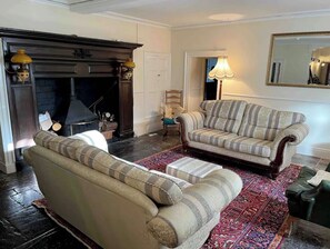 Téléviseur connecté, foyer, livres