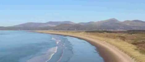 Una spiaggia nelle vicinanze