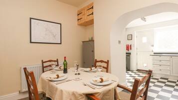 Cottage | Dapur pribadi | Lemari es, microwave, mesin pencuci piring, dan ketel listrik