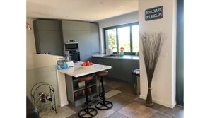 Fridge, microwave, oven, dishwasher - Spectacular Lake View Luxury Villa in Conjux (Conjux)