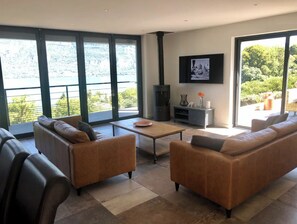スマートテレビ、DVD プレーヤー、書庫、ビデオライブラリ