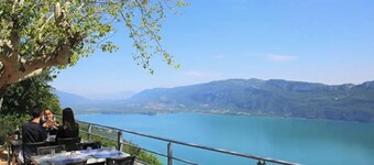 Spectacular Lake View Luxury Villa in Conjux