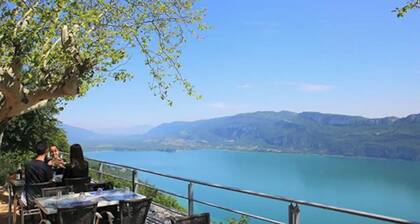 Spectacular Lake View Luxury Villa in Conjux