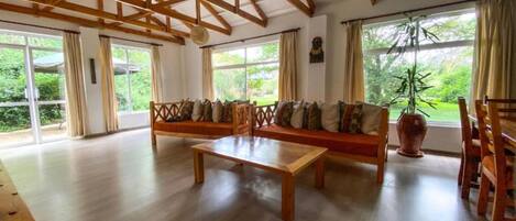 Cabane, 2 chambres | Coin séjour