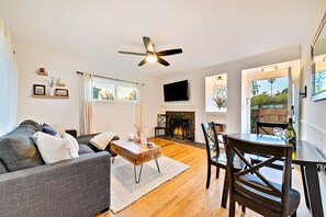 Télévision, cheminée