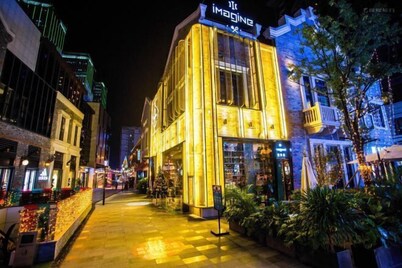 Light Time Hotel (Nanning Greenland Central Plaza)