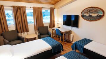 Standard Triple Room | Desk, laptop workspace, blackout curtains, soundproofing