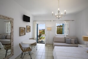 Basic Studio (Poulati) | Hypo-allergenic bedding, iron/ironing board, free WiFi - Eutuxia Rooms & Studios (Sifnos)